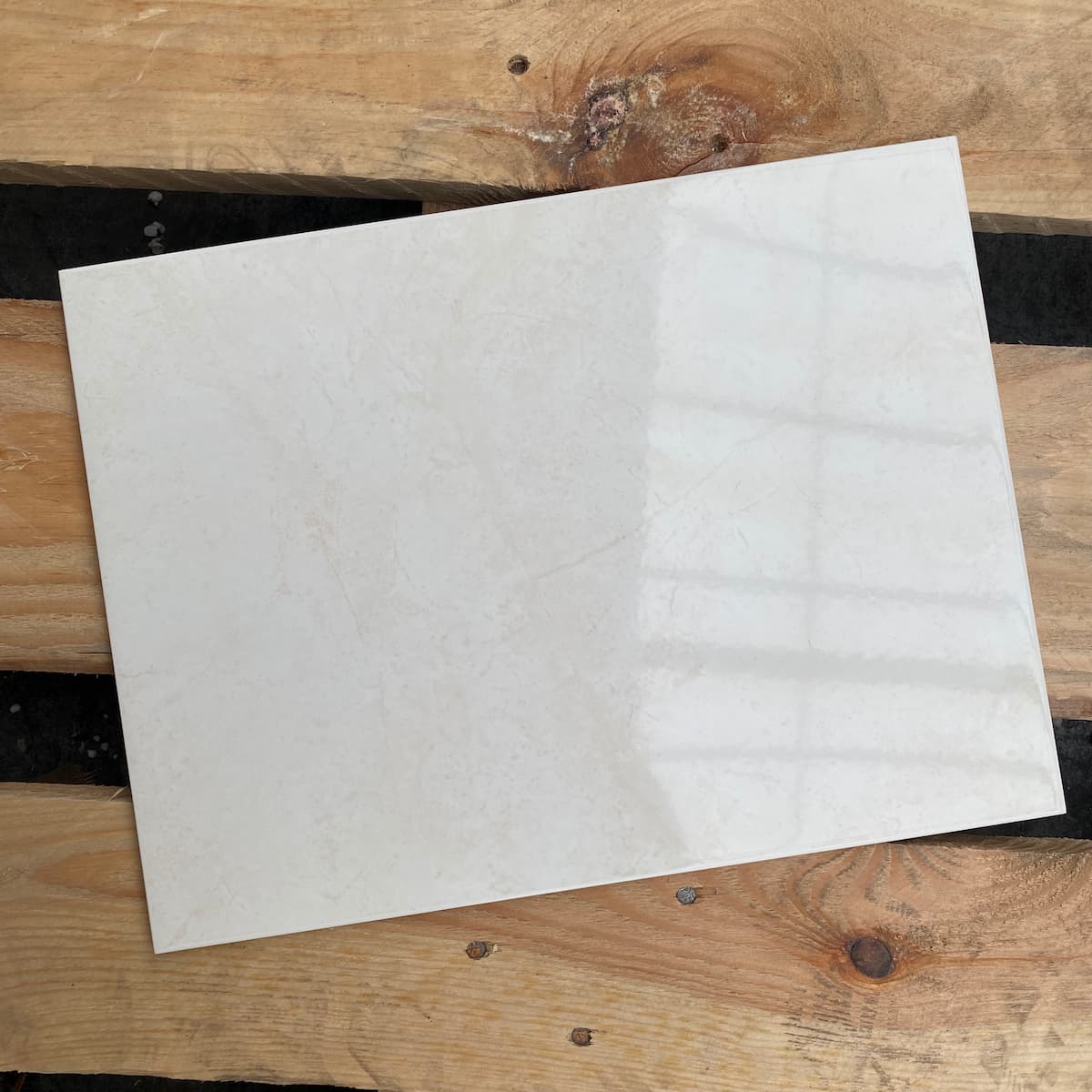 Engers-Baltic-BC-350-25x33 Beige Wandtegels Gewolkt Engers Baltic BC 350 Wit Beige Glans 25x33cm