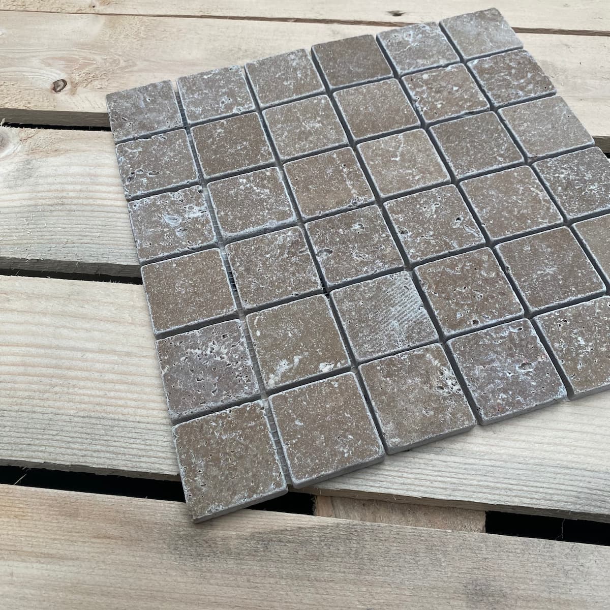 MTC-Travertin-Bruin-Gezoet-4,8x4,8-Mozaiek-30,5x30,5-3