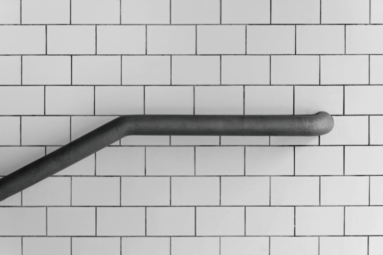 welke kleur voeg bij witte tegels