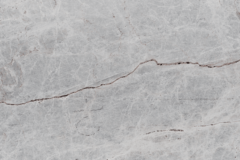 scheur in tegel repareren