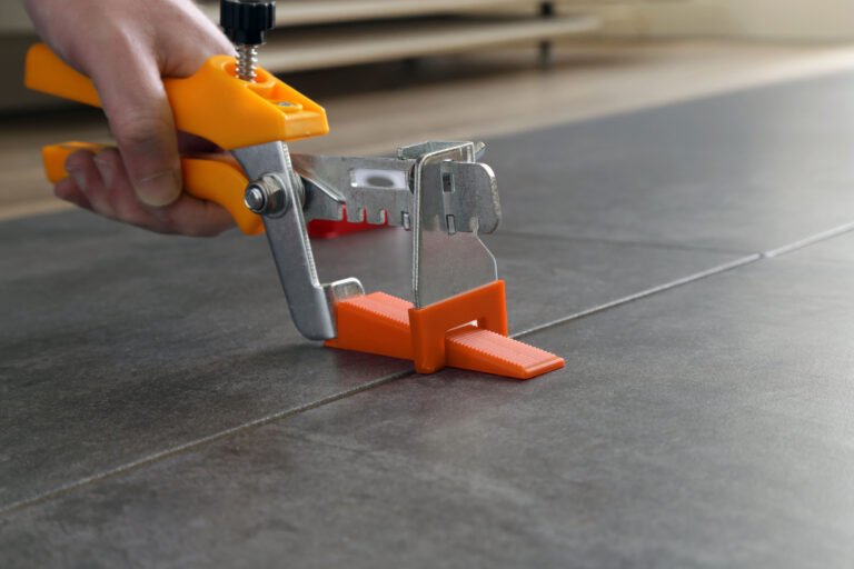 Steenbok Levelingsysteem op vloer met vloertang-1