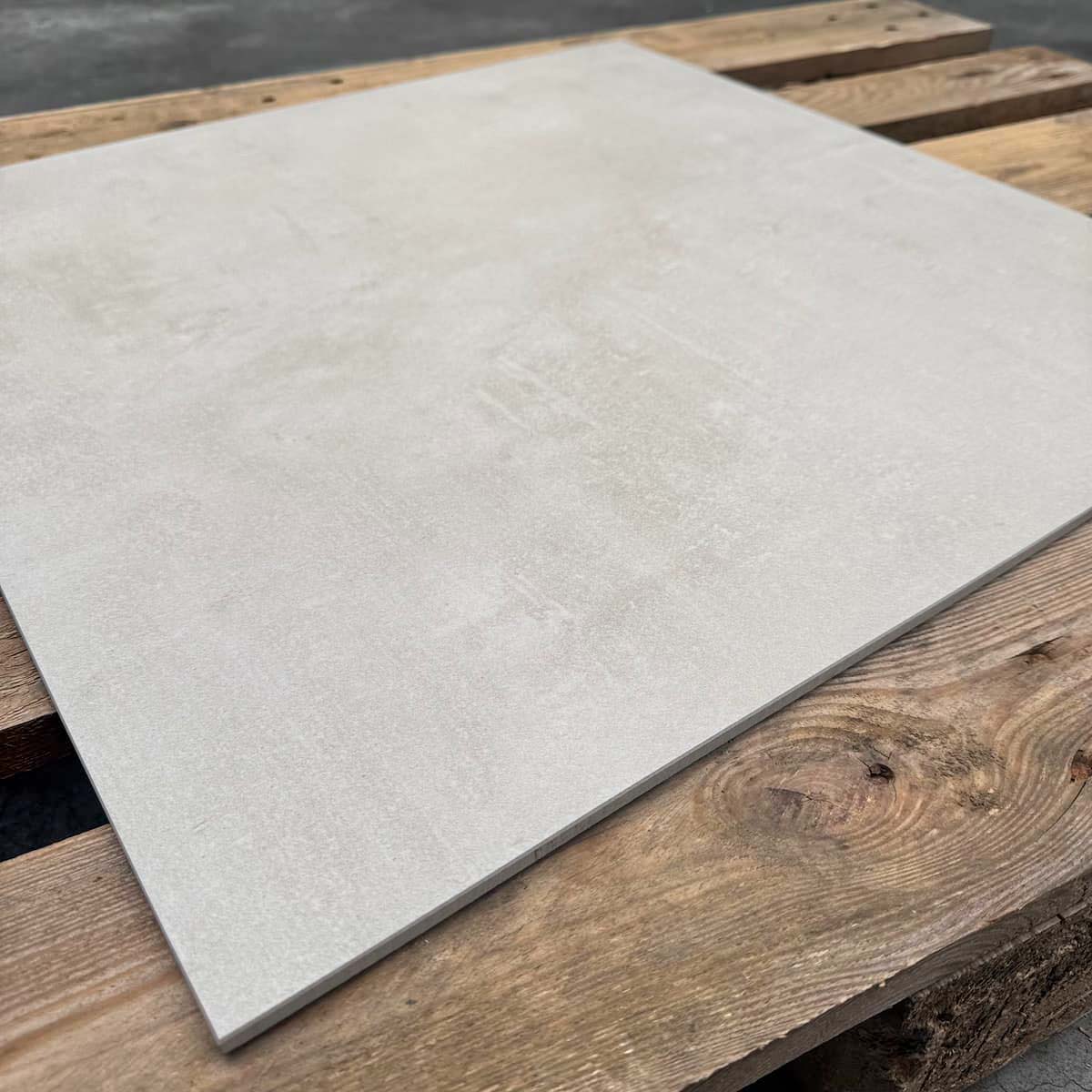 Ceratile-Sol-Light-60x60cm-2 Beige Vloertegels Betonlook Ceratile Sol Light 60x60cm afbeelding 1