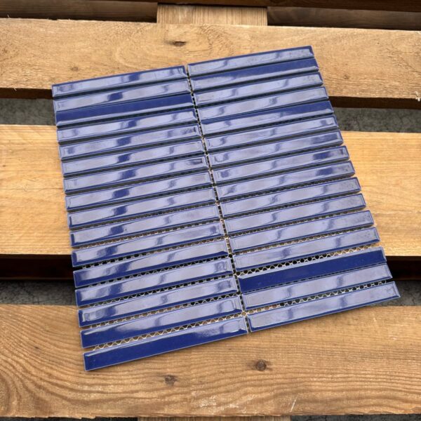 Blauw Wandtegels Egaal KeraSelect Strip Blauw 1,5x14,5 Mozaïek 30x30cm