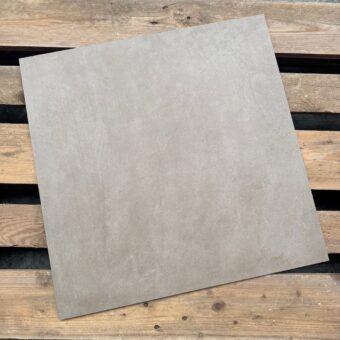 Bruin Vloertegels Betonlook Atlas Concorde Dwell Greige Matt 60x60cm