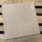 Beige Vloertegels Natuursteenlook Ceratile Claystone Taupe 60x60cm afbeelding 1