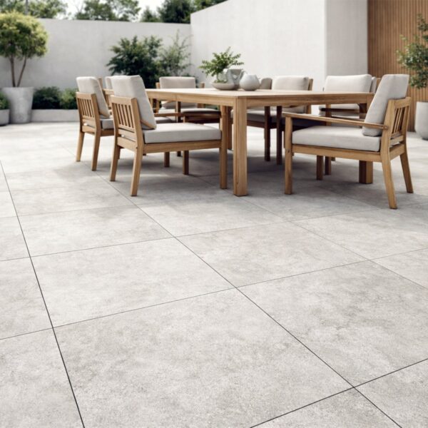 Keraselect-Jura-Warm-Grey-80x80cm-sfeerfoto-1