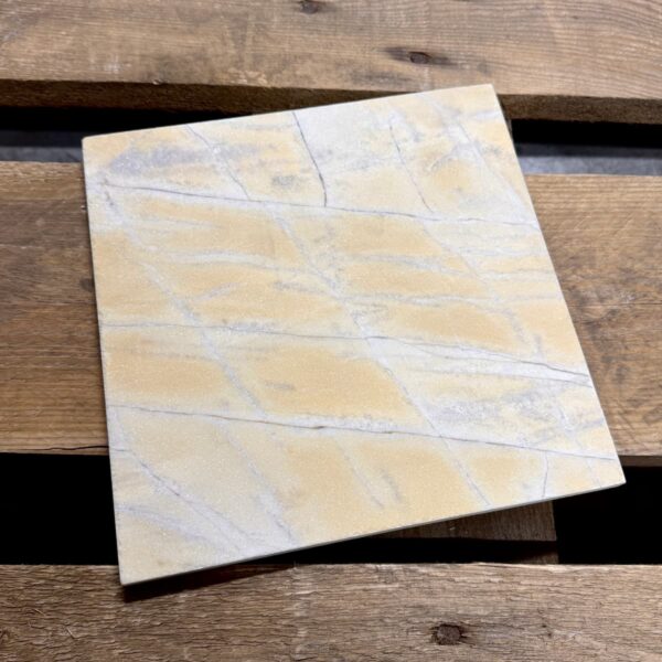 Beige Vloertegels Natuursteenlook Steenbok Hardsteen Beige Getrommeld 20x20cm