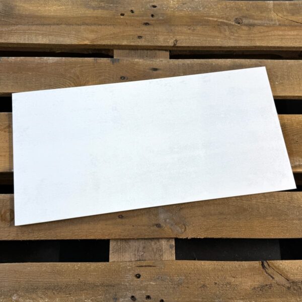 Wit Wandtegels Uni Tegels Luster White Mat Genuanceerd 30x60cm