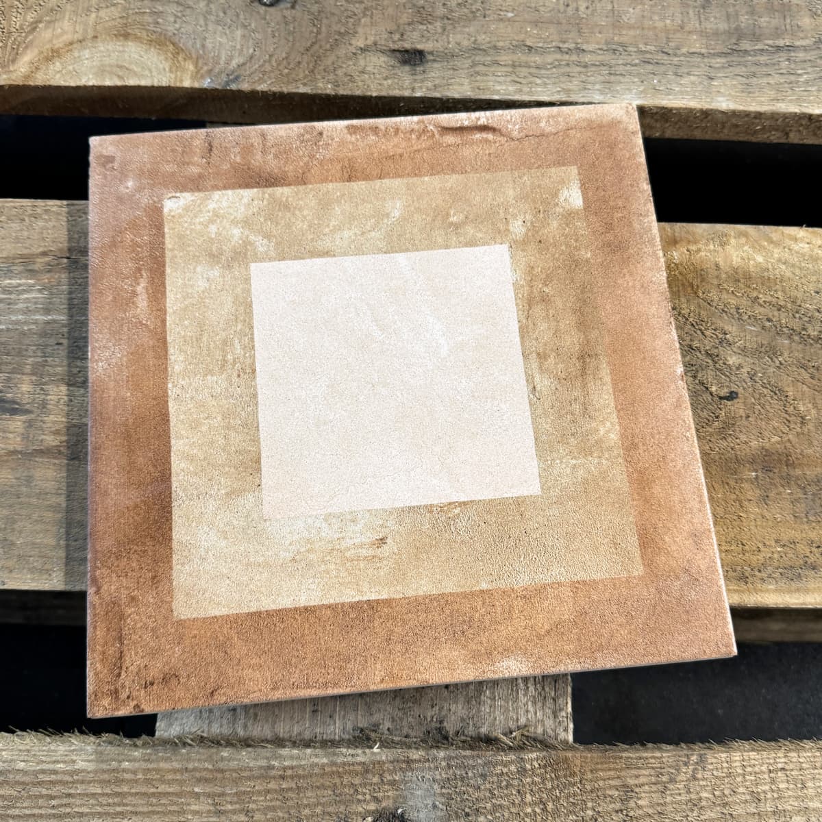 Marca-Corona-Terra-0377-Quadrato-vers.-C-Decor-20x20cm-1 Beige Vloertegels Portugese Look Tegels Marca Corona Terra 0377 Quadrato vers. C Decor 20x20cm